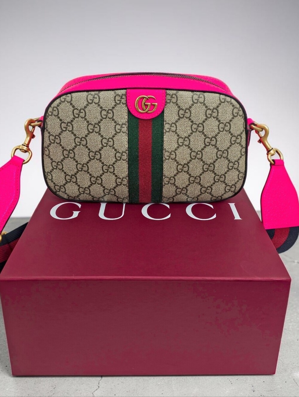 Gucci GG Supreme Ophidia small Web crossbody bag Neon Pink / Fuchsia